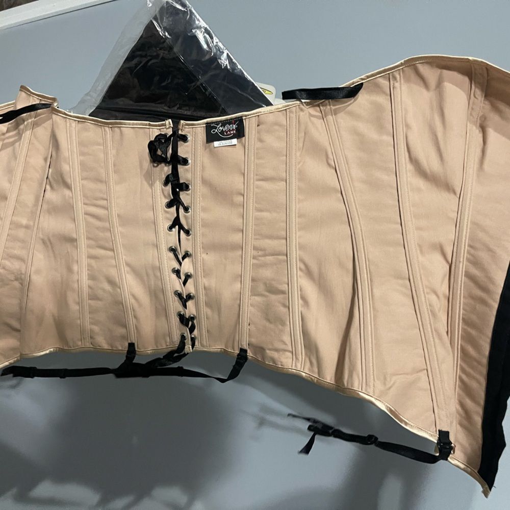 Corset Set - Picture 11 of 14